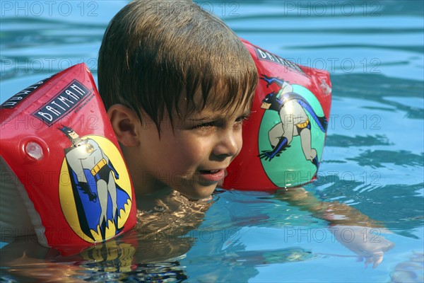 AMUSEMENT A LA PISCINE-THAILANDE