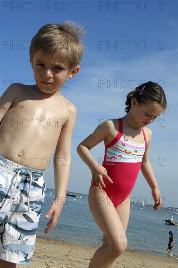 AMUSEMENT A LA PLAGE-FRANCE