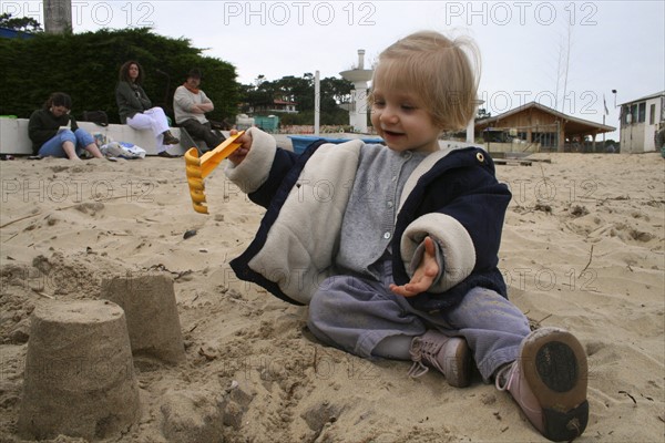 AGE-ENFANT-VIE QUOTIDIENNE-FRANCE