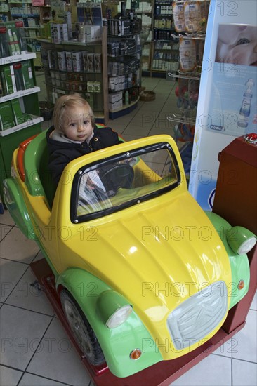 BEBE-VIE QUOTIDIENNE-FRANCE