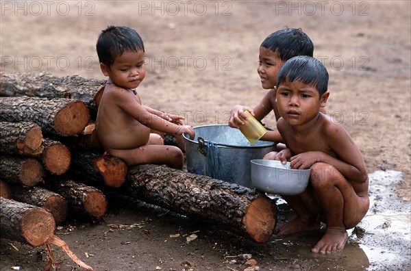 CAMBODGE REFUGIES 1985