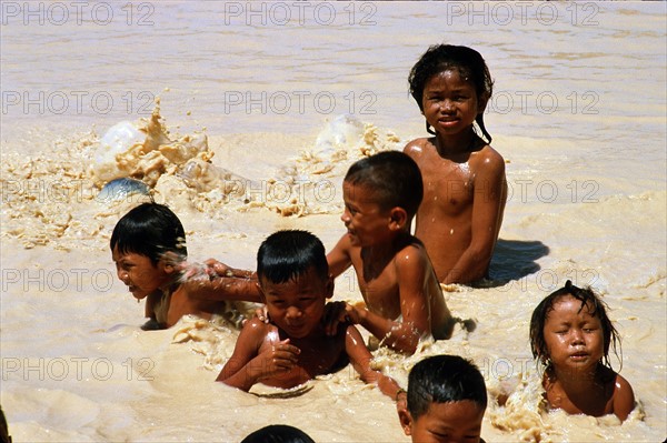 CAMBODGE REFUGIES 1985