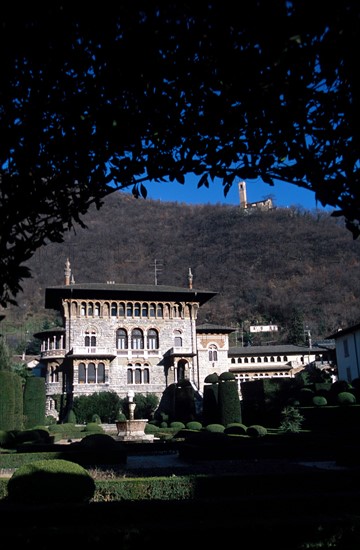 ITALIE. L'USINE D'ARMEMENT BERETTA, L'UNE DES PLUS CELEBRES DANS LA FABRICATION D'ARMES DE CHASSE OU DE GUERRE. LA MAISON DE FAMILLE A VAL TROMPIA AUJOURD'HUI TRANSFORMEE EN MUSEE ET EN SIEGE SOCIAL DE LA SOCIETE.