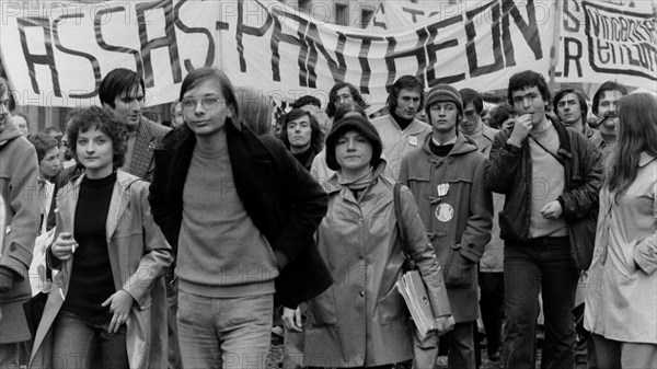 Manifestation étudiante et lycéenne contre la loi Debré, Paris, 1973