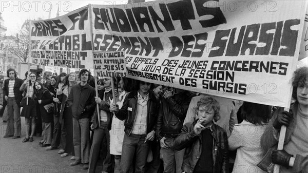 Manifestation étudiante et lycéenne contre la loi Debré, Paris, 1973