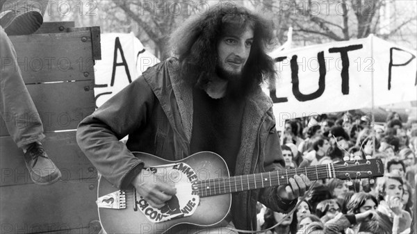 Manifestation étudiante et lycéenne contre la loi Debré, Paris, 1973