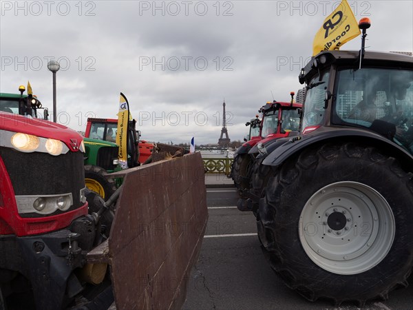 Farmers demonstrating in Paris on 23 February 2024