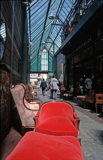 Marche Aux Puces De Saint-Ouen