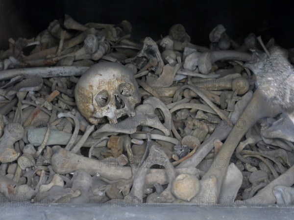 FRANCE-PREMIERE GUERRE MONDIALE-NECROPOLE