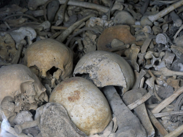 FRANCE-PREMIERE GUERRE MONDIALE-NECROPOLE