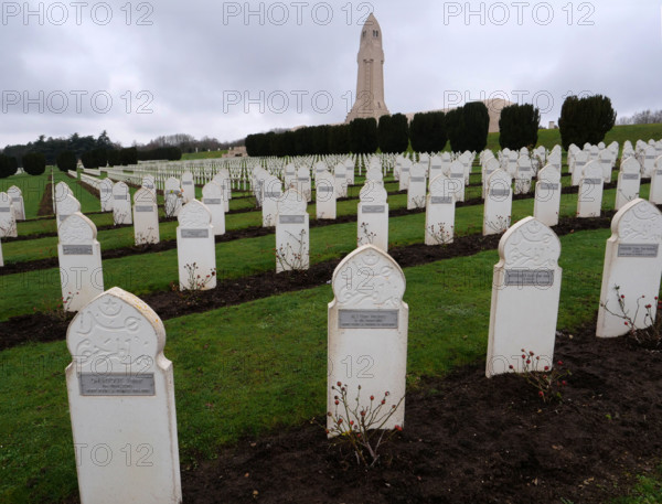 FRANCE-PREMIERE GUERRE MONDIALE-NECROPOLE