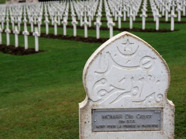 FRANCE-PREMIERE GUERRE MONDIALE-NECROPOLE