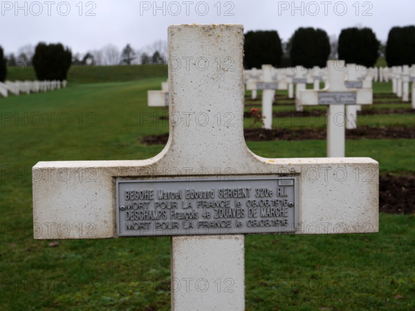 FRANCE-PREMIERE GUERRE MONDIALE-NECROPOLE