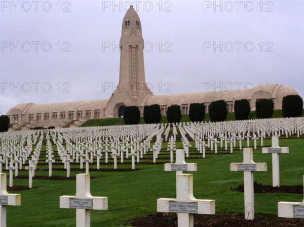 FRANCE-PREMIERE GUERRE MONDIALE-NECROPOLE
