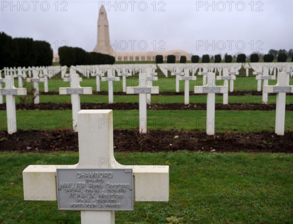 FRANCE-PREMIERE GUERRE MONDIALE-NECROPOLE