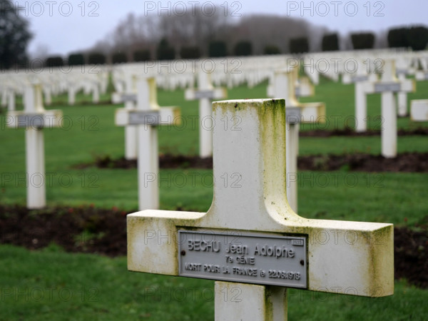 FRANCE-PREMIERE GUERRE MONDIALE-NECROPOLE