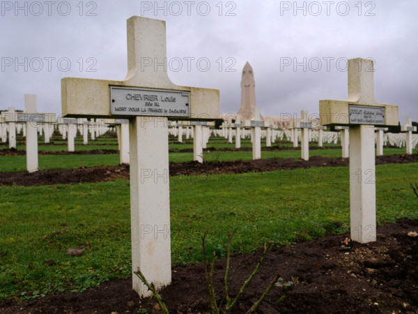 FRANCE-PREMIERE GUERRE MONDIALE-NECROPOLE