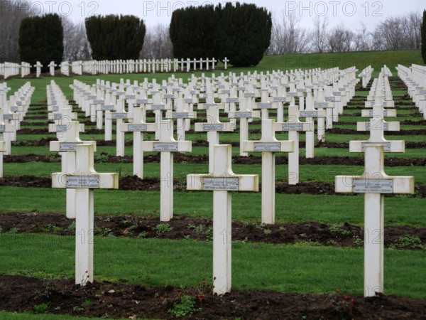 FRANCE-PREMIERE GUERRE MONDIALE-NECROPOLE