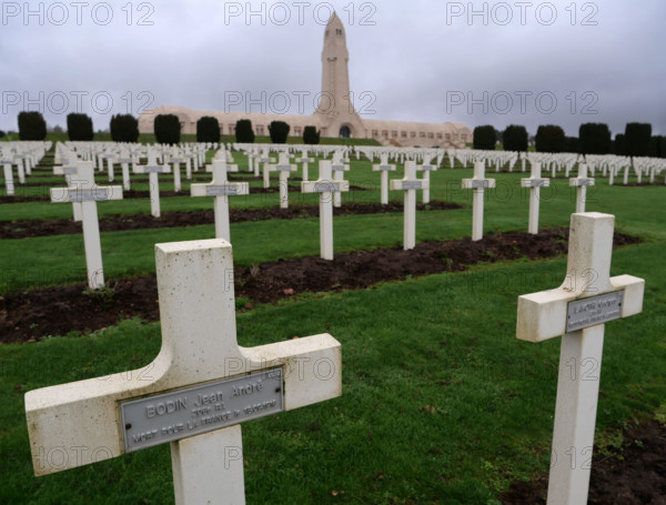 FRANCE-PREMIERE GUERRE MONDIALE-NECROPOLE