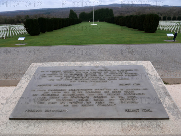 FRANCE-PREMIERE GUERRE MONDIALE-NECROPOLE