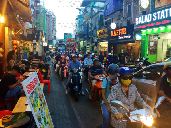 VIETNAM-SAIGON-SOCIETE & TRANSPORTS