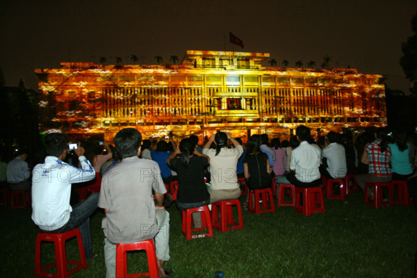 FRANCE-VIETNAM-DIPLOMATIE