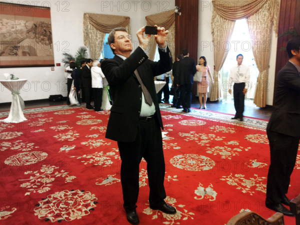 FRANCE-VIETNAM-DIPLOMATIE