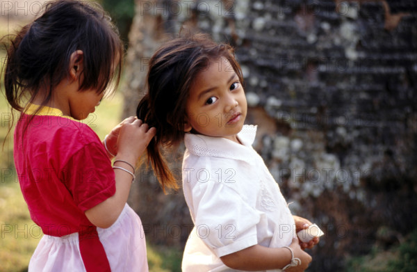 LAOS SOCIETE ENFANCE
