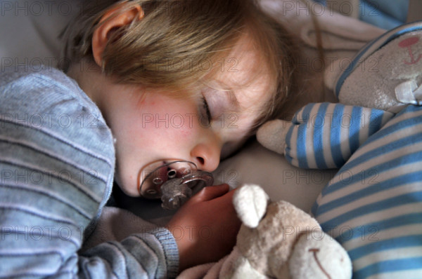 FRANCE-PETITE ENFANCE-ILLUSTRATION