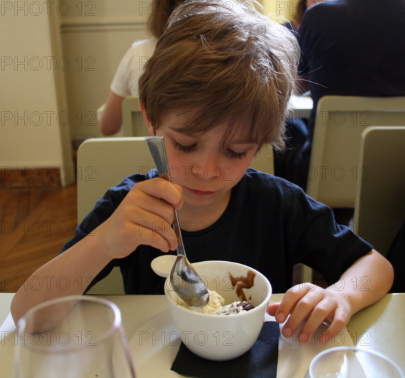 FRANCE-PETITE ENFANCE-ILLUSTRATION