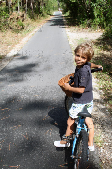 FRANCE-PETITE ENFANCE-ILLUSTRATION