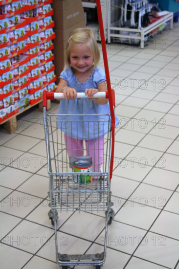 FRANCE-PETITE ENFANCE-ILLUSTRATION