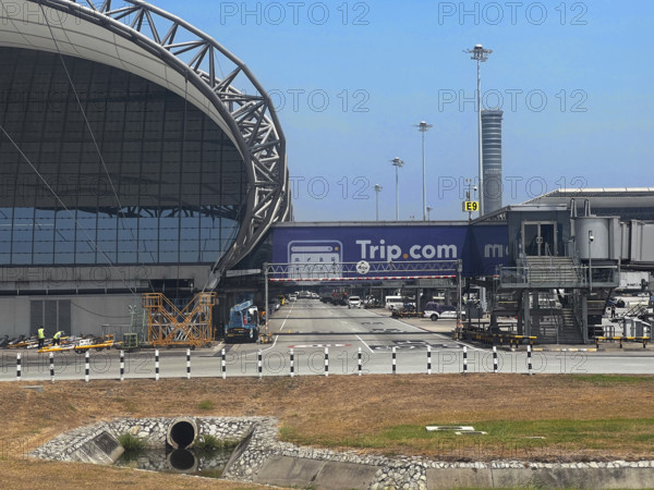 TRANSPORT INTERNATIONAL-THAI AIRWAYS