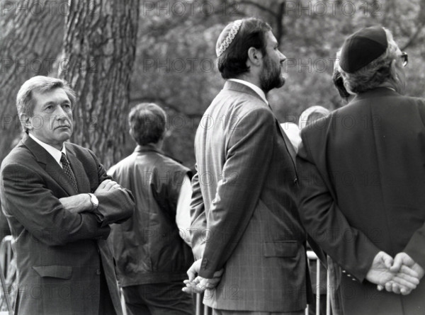 Personnalités politiques venues à Carpentras en 1990 suite à la profanation du cimetière juif de la ville