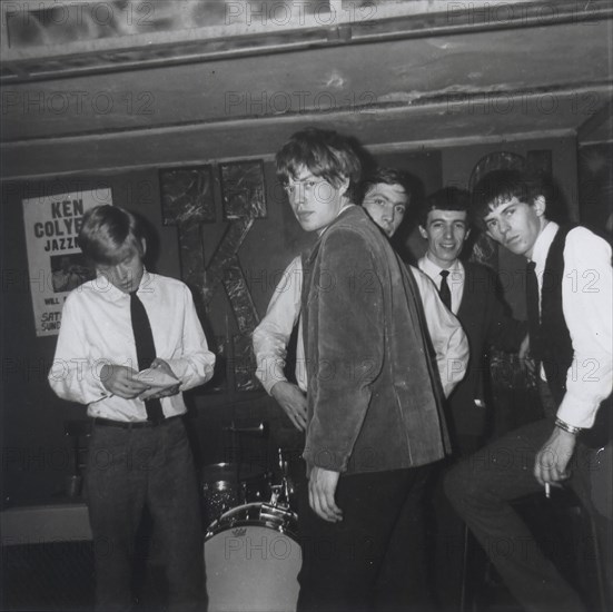 Les Rolling Stones sur la scène d'un club de jazz à Chelsea, Londres (1962)
