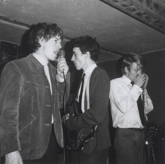 Les Rolling Stones sur la scène d'un club de jazz à Chelsea, Londres (1962)