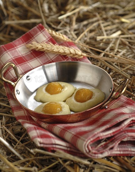 Repas "tout à l'oeuf" : version sucrée des oeufs au plat