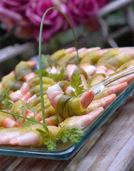Meal in pink and green theme: shrimp and leak appetizers