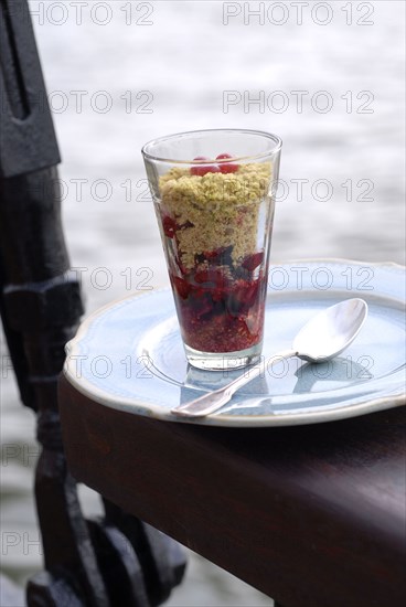 Menu Yachting : crumble pistaches-cerises