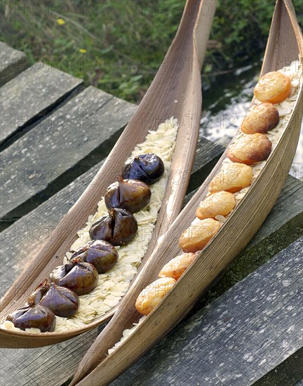The Robinson Crusoe buffet : vanilla-raspberries flavoured roasted figs and apricots with frangipani