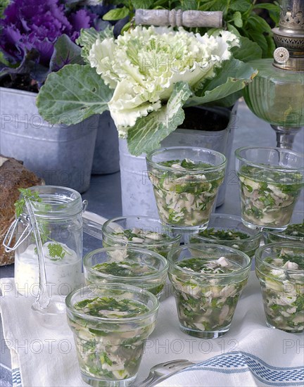 Repas forestier : Verrines de faisan en gelée d'herbes