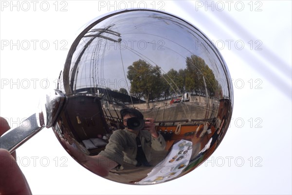 Bienvenue à bord avec un menu "Yachting", idée déco : reflet dans une louche