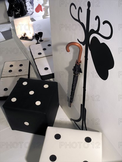 Place your bets: black and white decoration