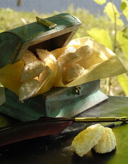 The Robinson Crusoe buffet: coconut and rum clusters
