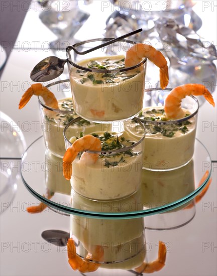 Repas de Noël en strass : crème épicée aux crevettes