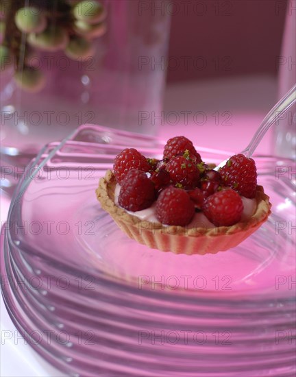 Repas en rose et vert : tartelettes framboises parfumées à la rose