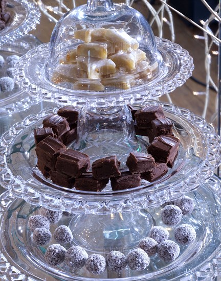 Repas de Noël en strass : étoile du berger (calisson) et bonbons choco-marron