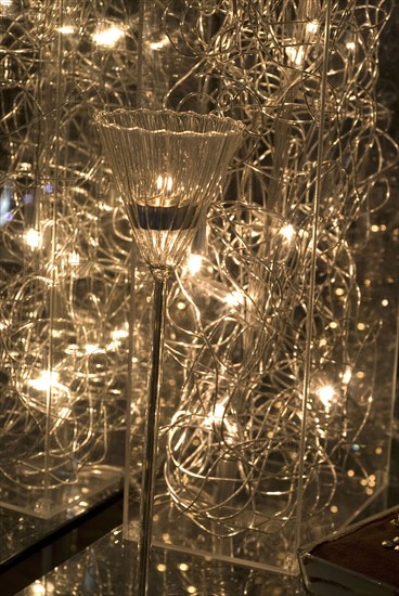 Repas de Noël en strass, idée déco : photophore et guirlandes lumineuses