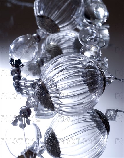 Christmas dinner with strass: glass drops