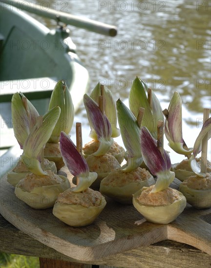 Buffet Robinson : régate de mousse marine en coque d'artichaut